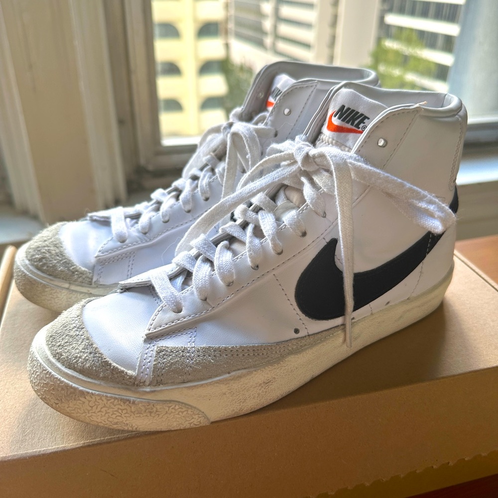 Women’s Nike Blazer Mid '77 Size 8